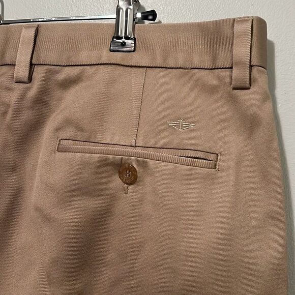 Dockers Men's Khaki Classic Fit Flat Front Career Work Dress Pants W38 L29 - Picture 6 of 10